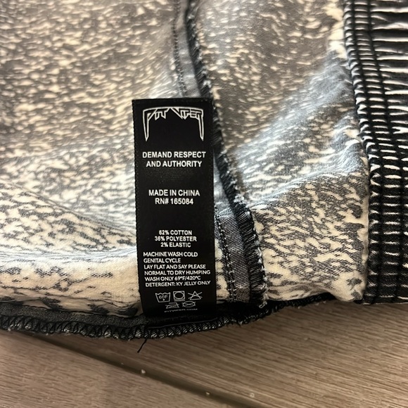 Pit Viper Large Acid Wash Denim Short - Picture 6 of 8